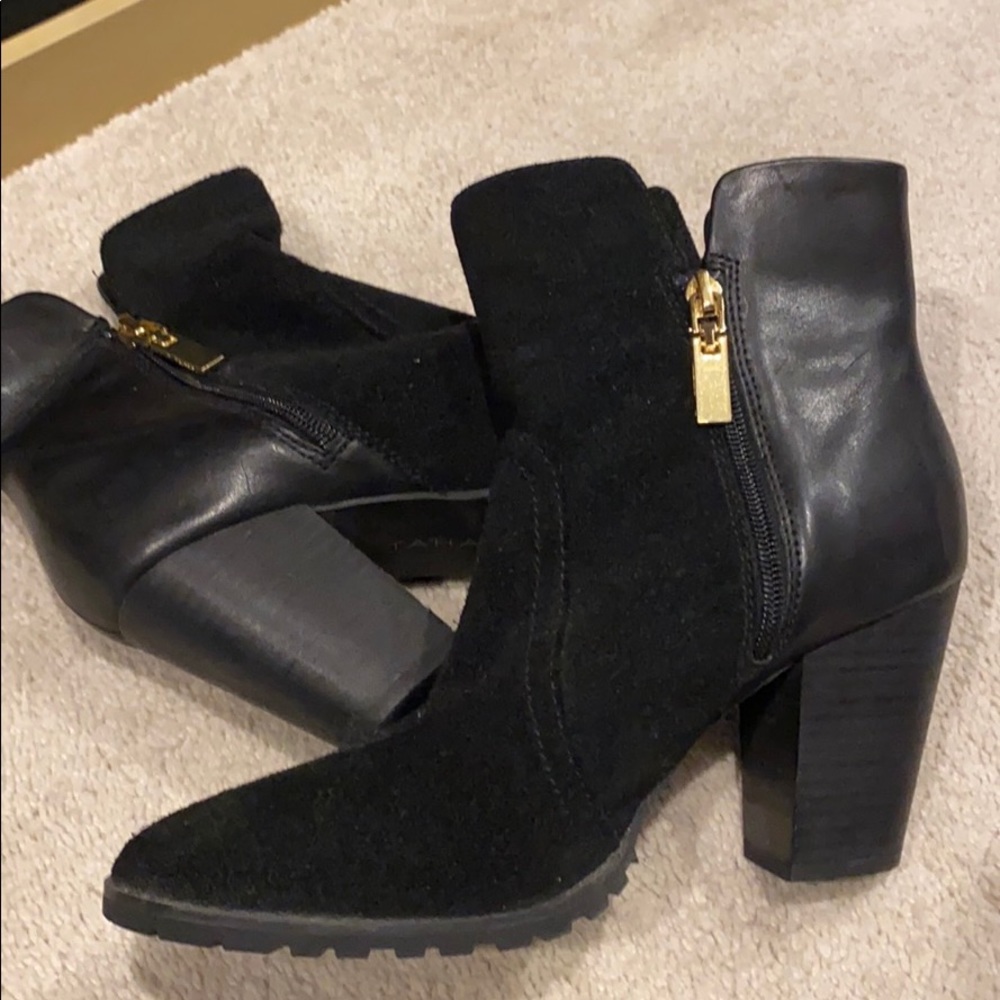 Tahari stylish half leather half suede bootie.